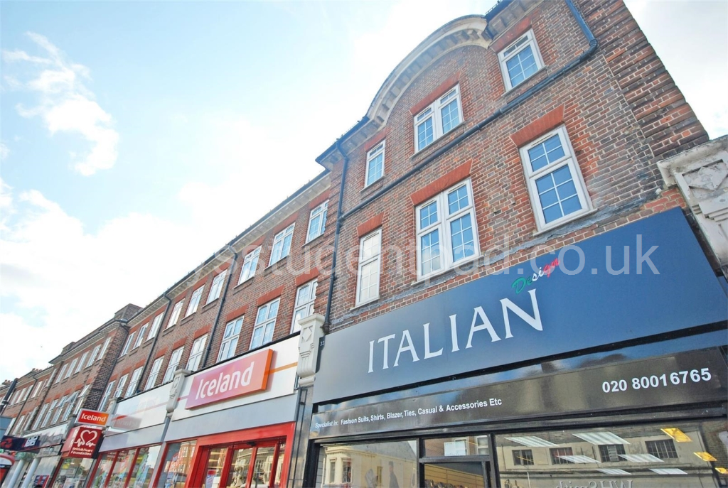 Student in Twickenham houses homes flats housing